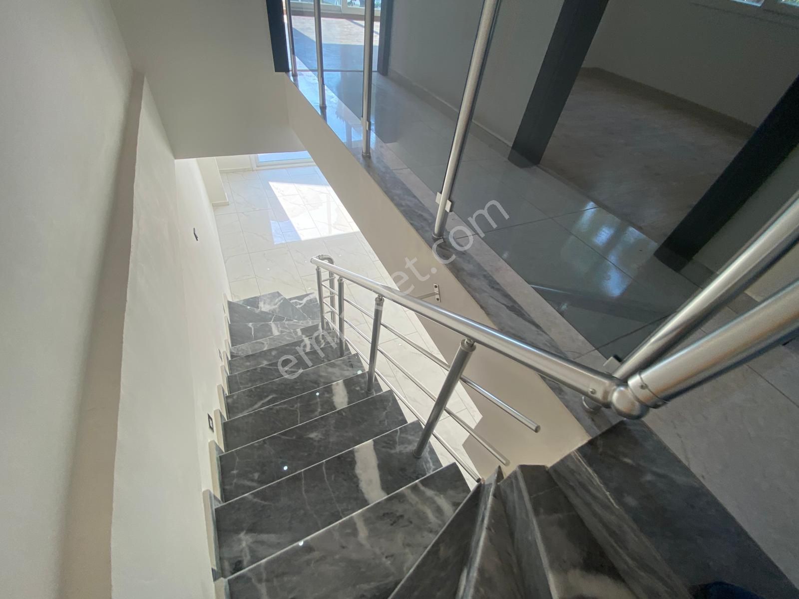 Kuşadası Marina Deniz Manzaralı Dubleks Bahçeli 3+1 Villa - Görsel 5