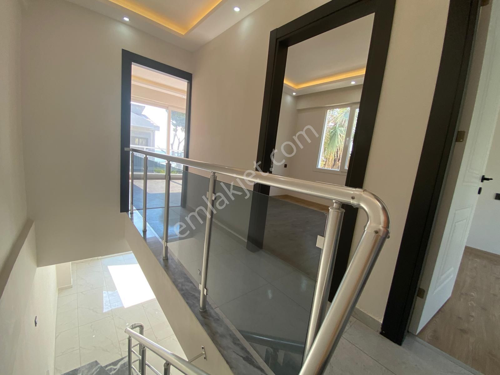 Kuşadası Marina Deniz Manzaralı Dubleks Bahçeli 3+1 Villa - Görsel 17