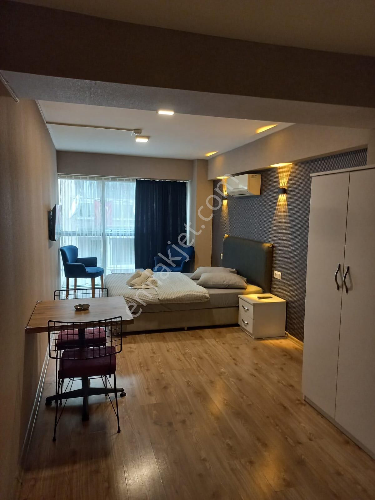 Karşıyaka Çarşıda Günlük Kiralık Daire