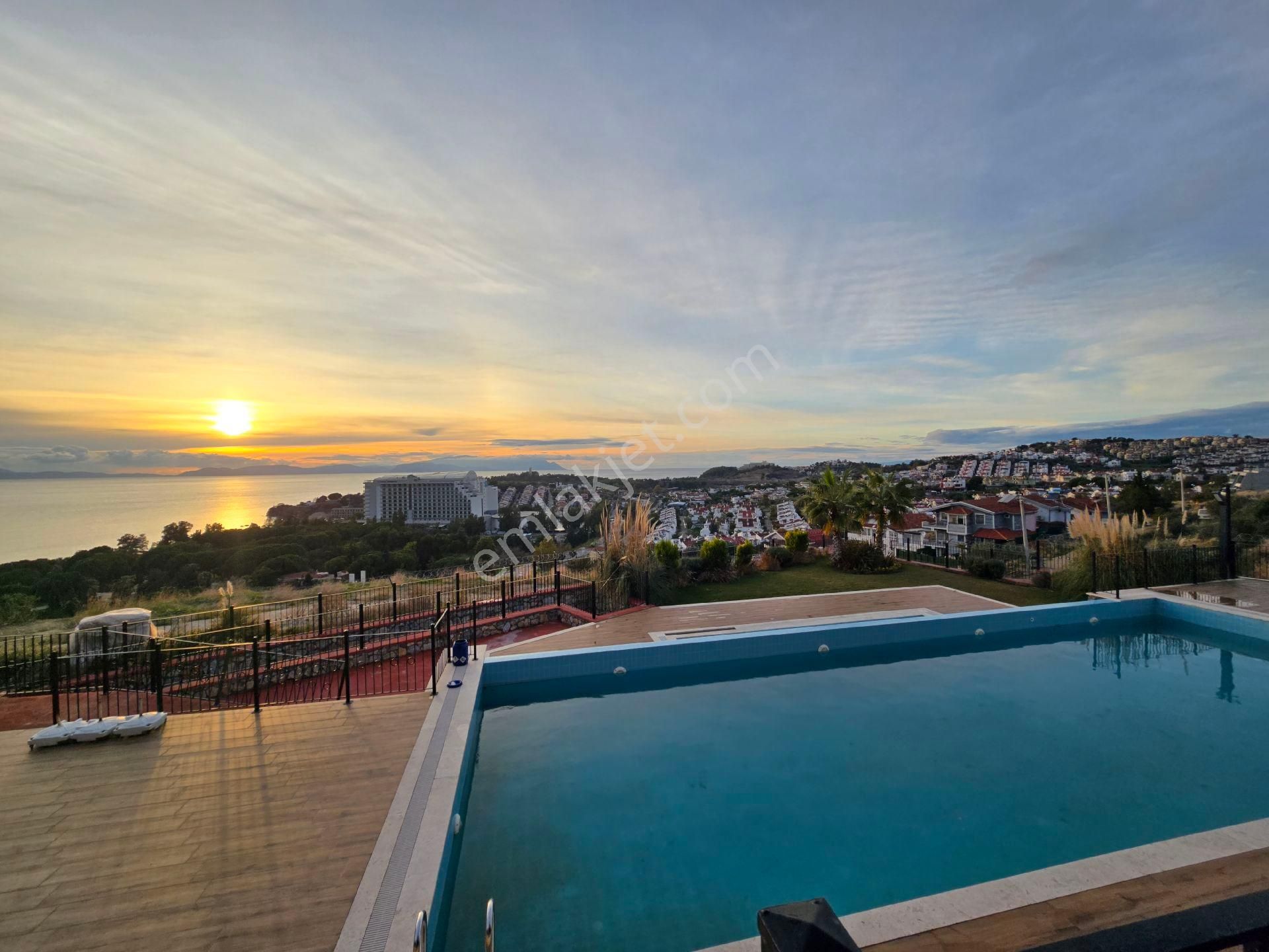 Değirmendere Mevkiinde Ful Deniz Manzaralı Doğalgazlı Ultralux 3+1 140m2 Daireler