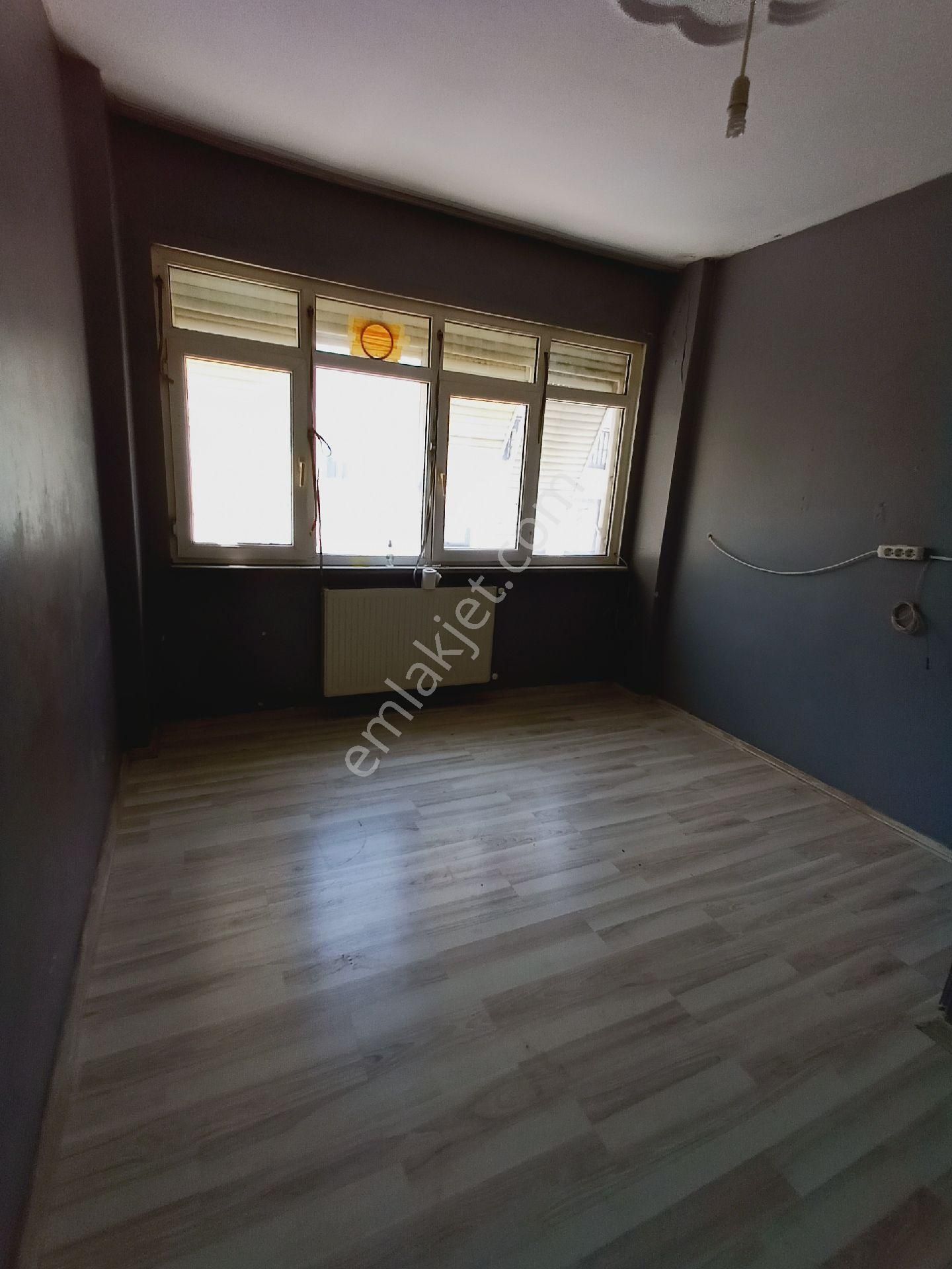 Kocamustafapaşa Merkezde 1+1 Kombili Kiralık Daire