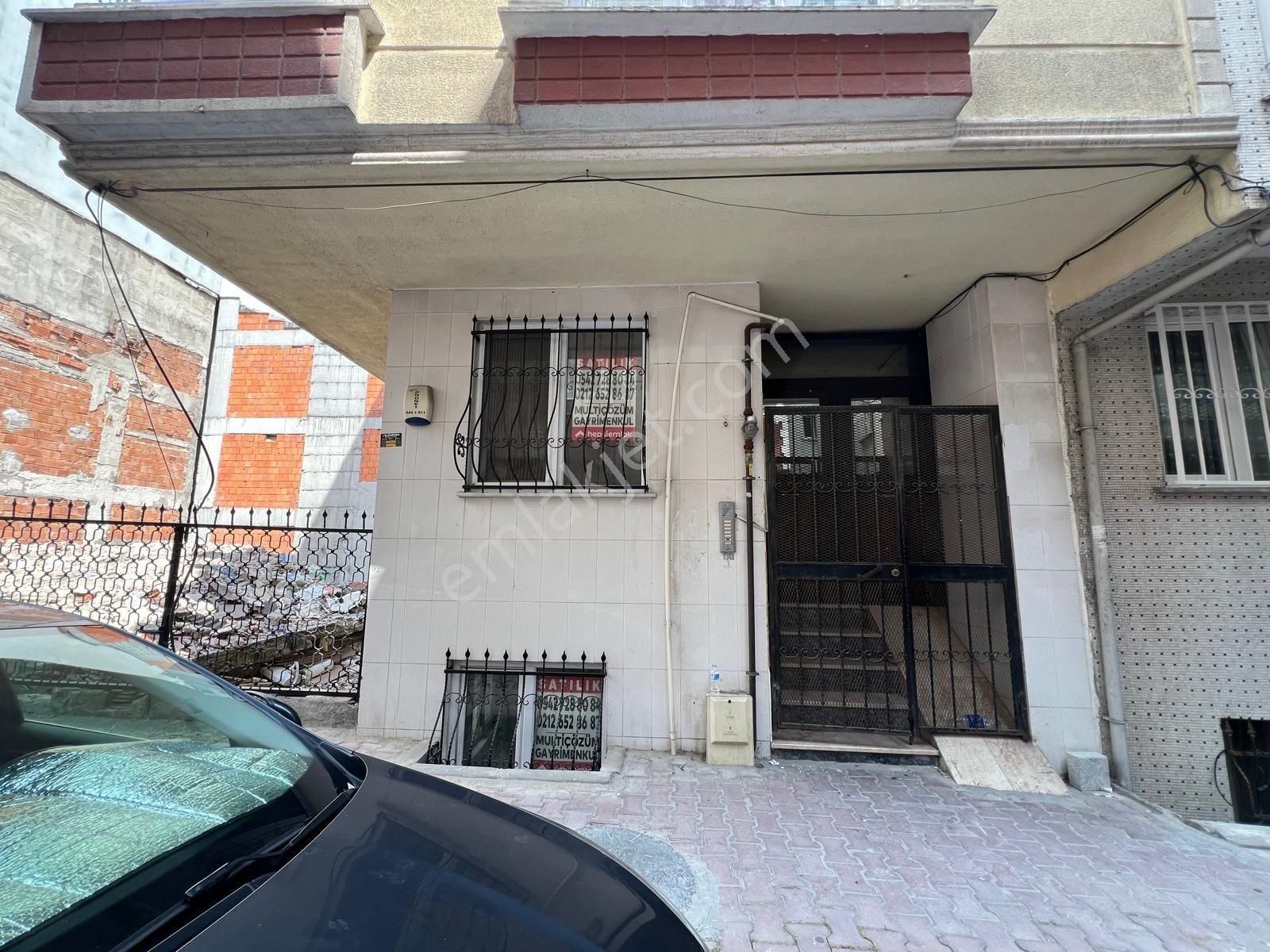 Yenibosna Zafer Mahallesinde Satılık 3+1 Ters Dubleks Daire Bahçeli 14 Yaşında