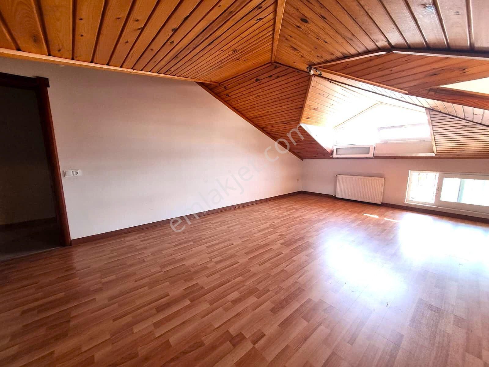 Alanya Güller Pınarı Mahallesi’nde Merkezi Konumda Çatı Katı Ayrı Mutfak 1+1 Kiralık Daire - Görsel 9