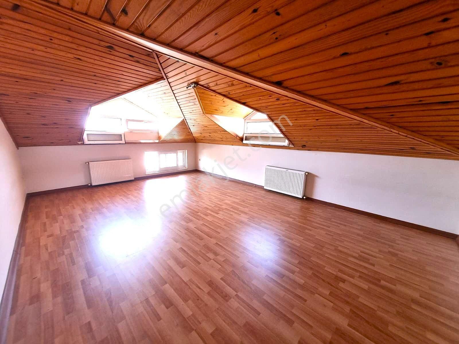 Alanya Güller Pınarı Mahallesi’nde Merkezi Konumda Çatı Katı Ayrı Mutfak 1+1 Kiralık Daire - Görsel 12