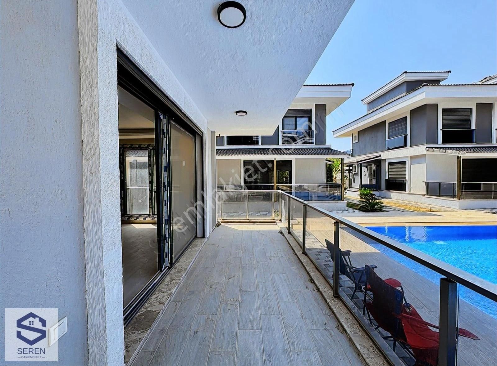 Sakin Lokasyonda 3+1 Geniş , Havuzlu Lüks Villa!
