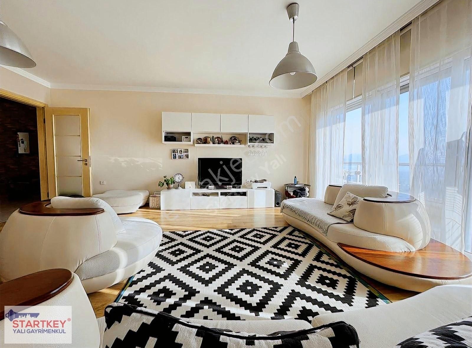 Bayraklı Körfez Mah.havuzlu Site Ara Kat Satılık 3+1 Daire