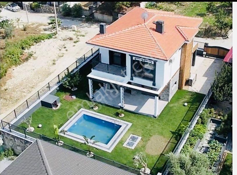 Geniş Arsalı Özel Havuzlu Müstakil Fırsat Villa