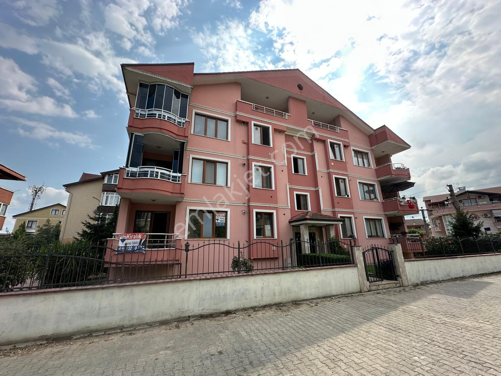 Kocaeli Gölcük Topçularda Ana Üsse, Hastaneye, Okullara Yürüme Mesafesinde Kiralık 3+1 Yeni Daire