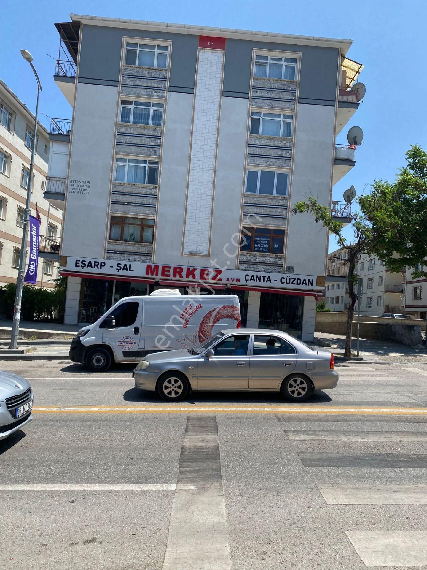 Sincan Merkezde Mükemmel Konumlu Katta Satılık 2+1 Daire / Ofis