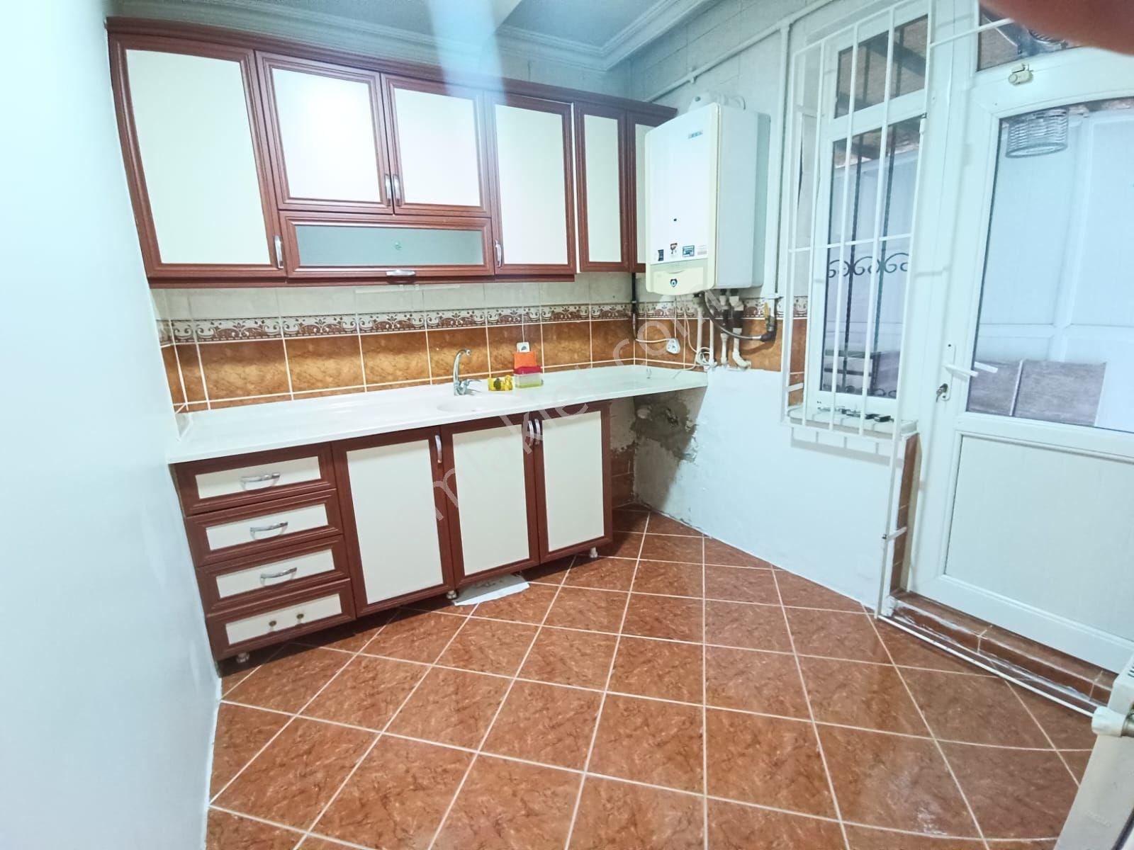 Bahçelievler Bıldırcın Sokak'ta 2+1 100 M2 2005 Yapımı Satılık Daire