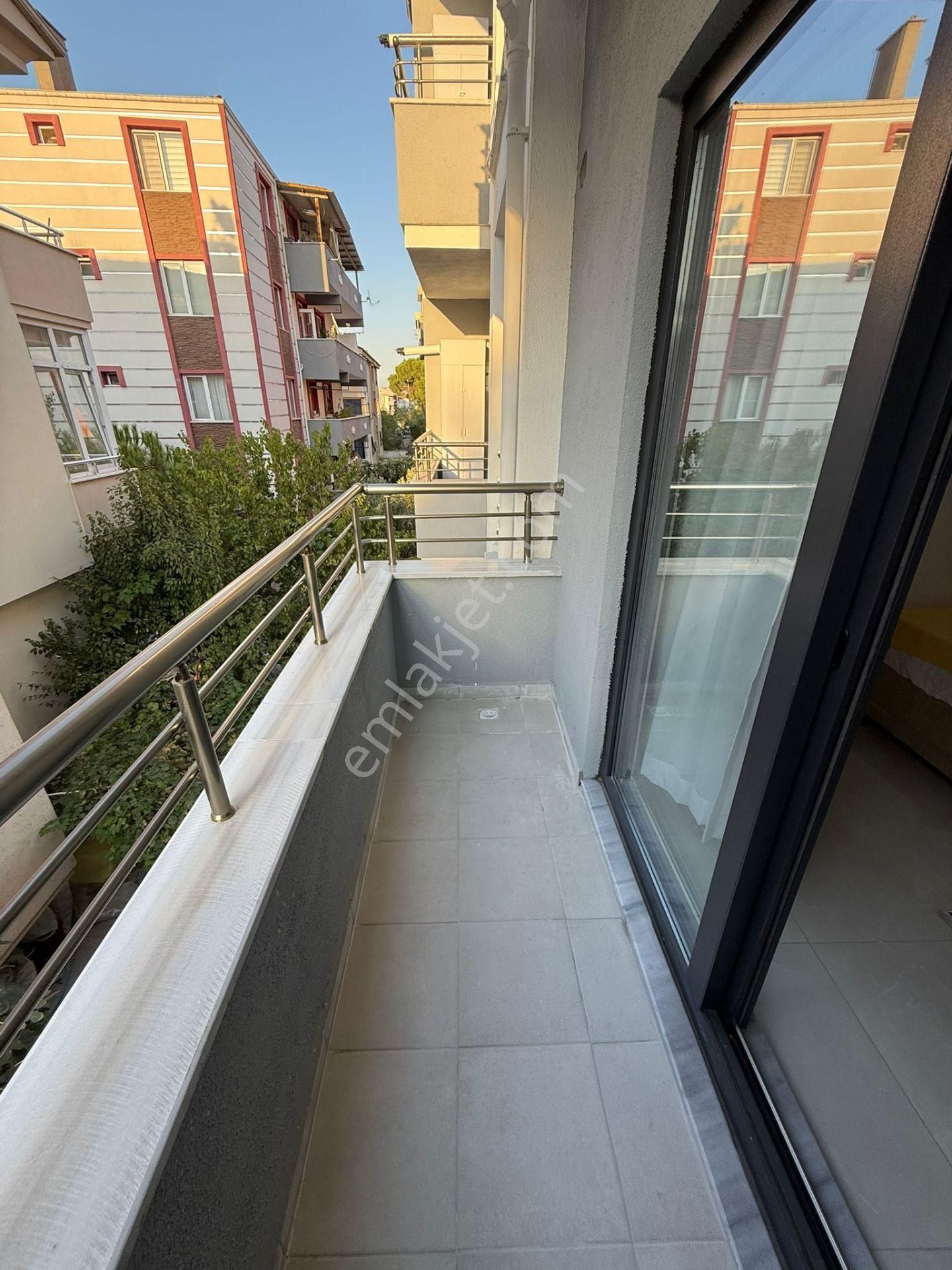 Satılık 1+1 Ara Kat Sıfır Daire Sıfır Eşya Plevne Mah - Görsel 18