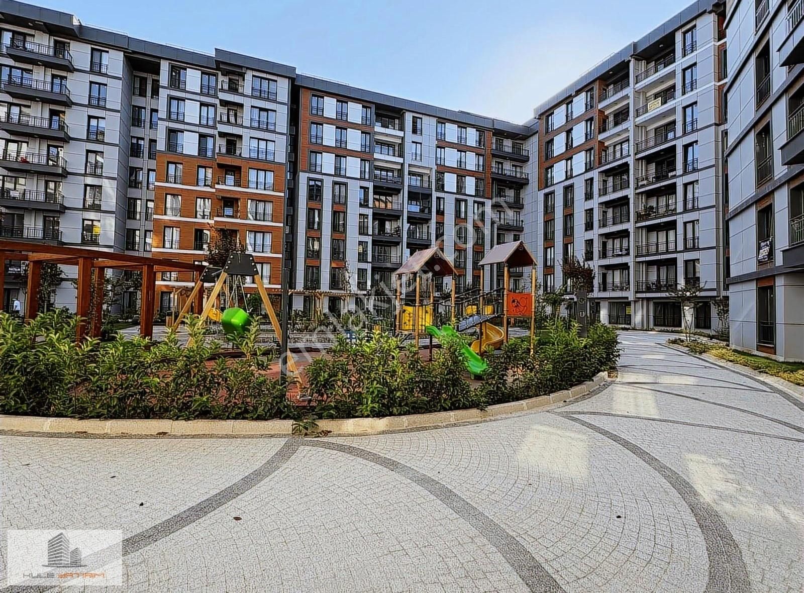 Tuzla'da Site İçinde Balkonlu Ebeveyn Banyolu 3+1 Satılık Daire