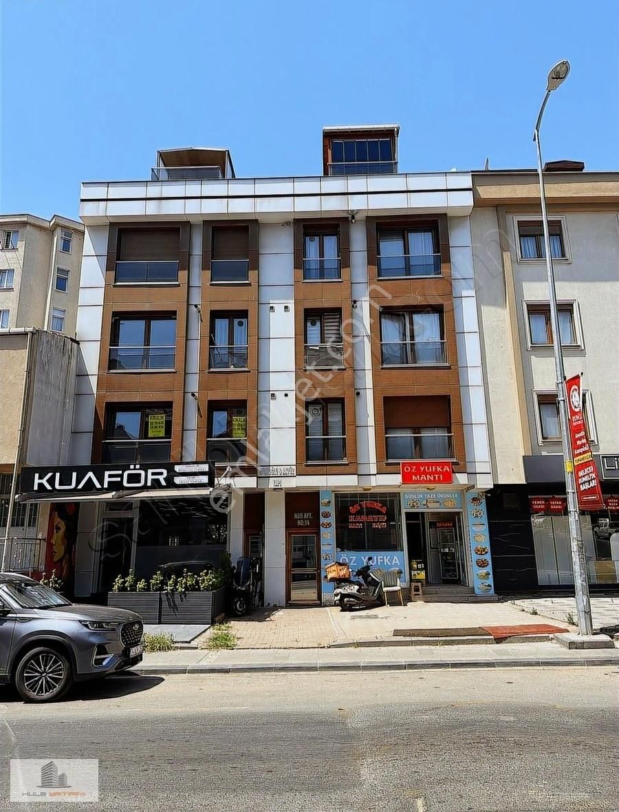 Ümraniye Anafartalar Caddesi Üzerinde 2+1 Kiralık Boyalı Daire