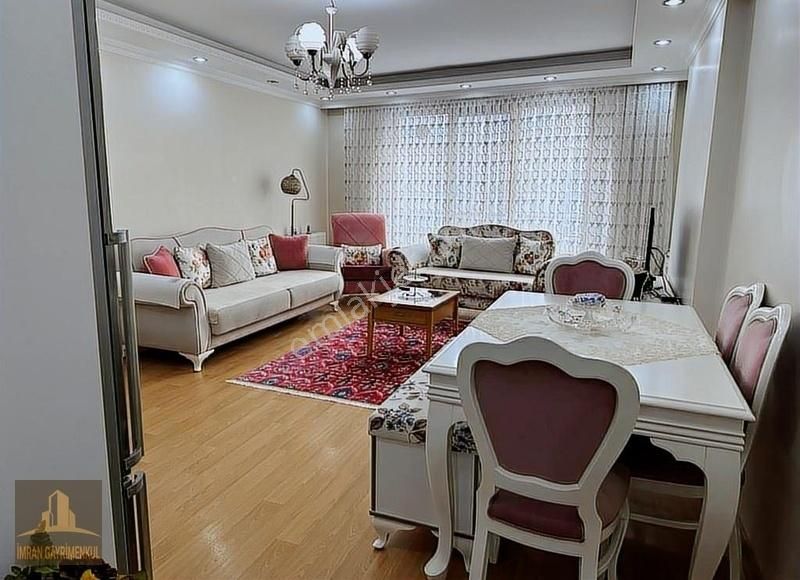 Zeytinburnu Gökalp Mahallesinde Satılık 2+1 Daire