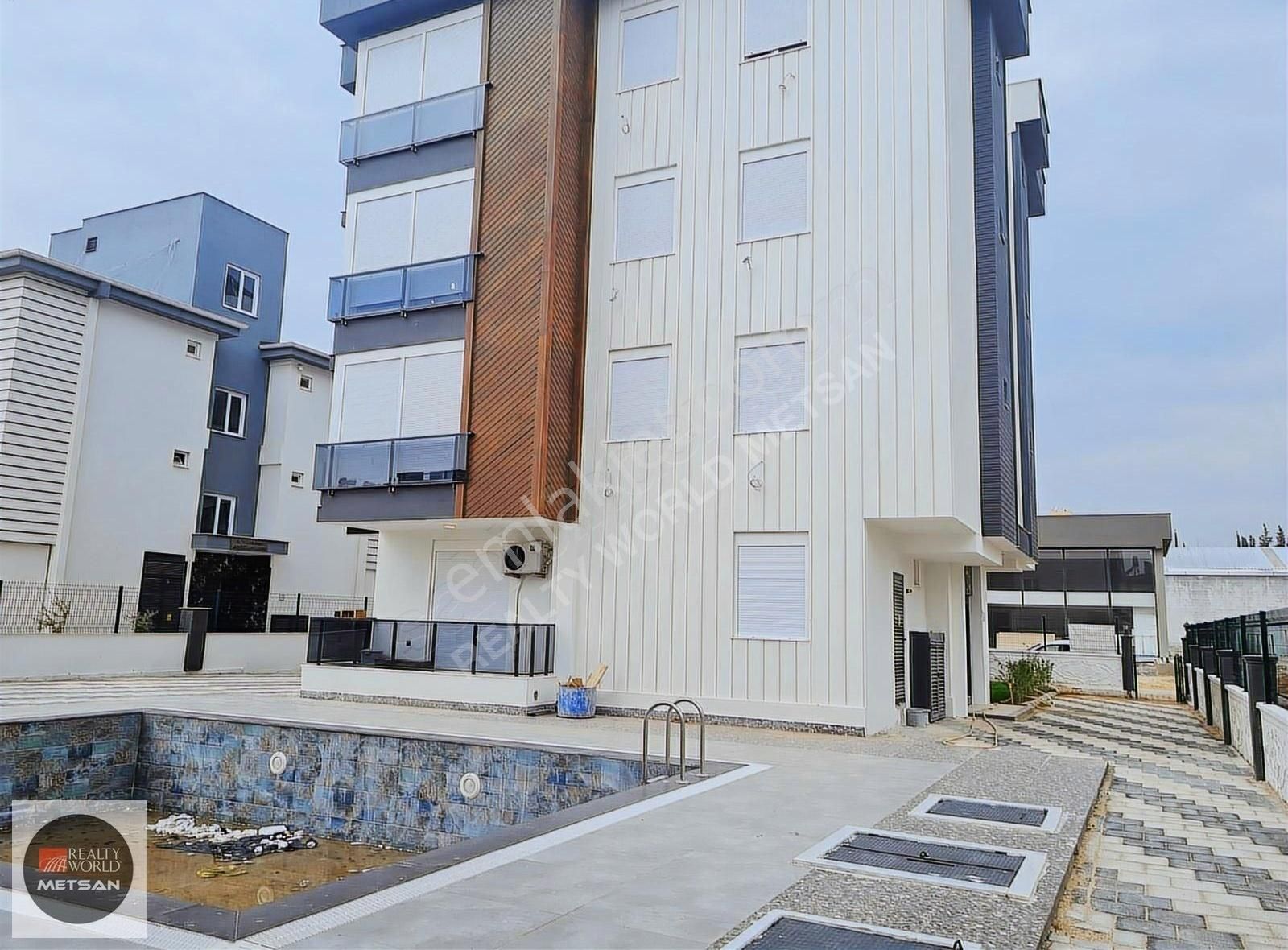 Demirel Mahallesinde Satılık Sıfır 1+1 Ve Daire