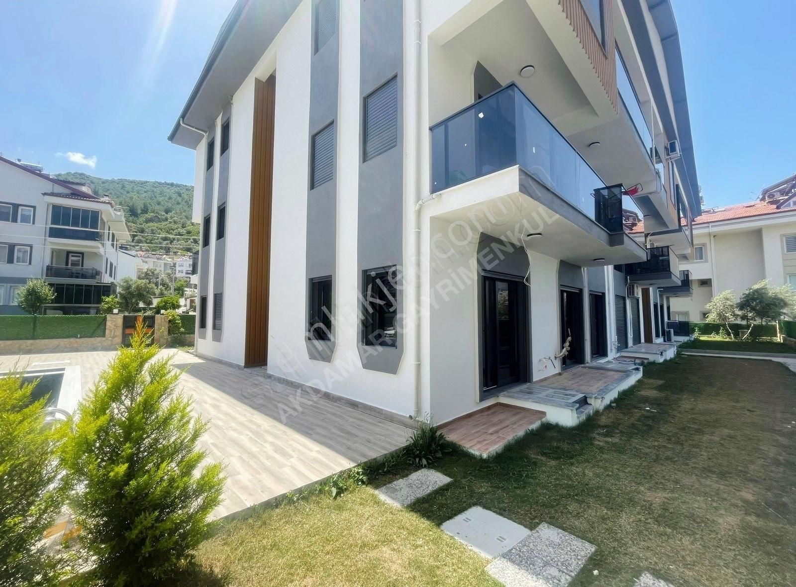 Patlangıç Havuzlu Sitede 2+1 Giriş Kat Satılık Daire