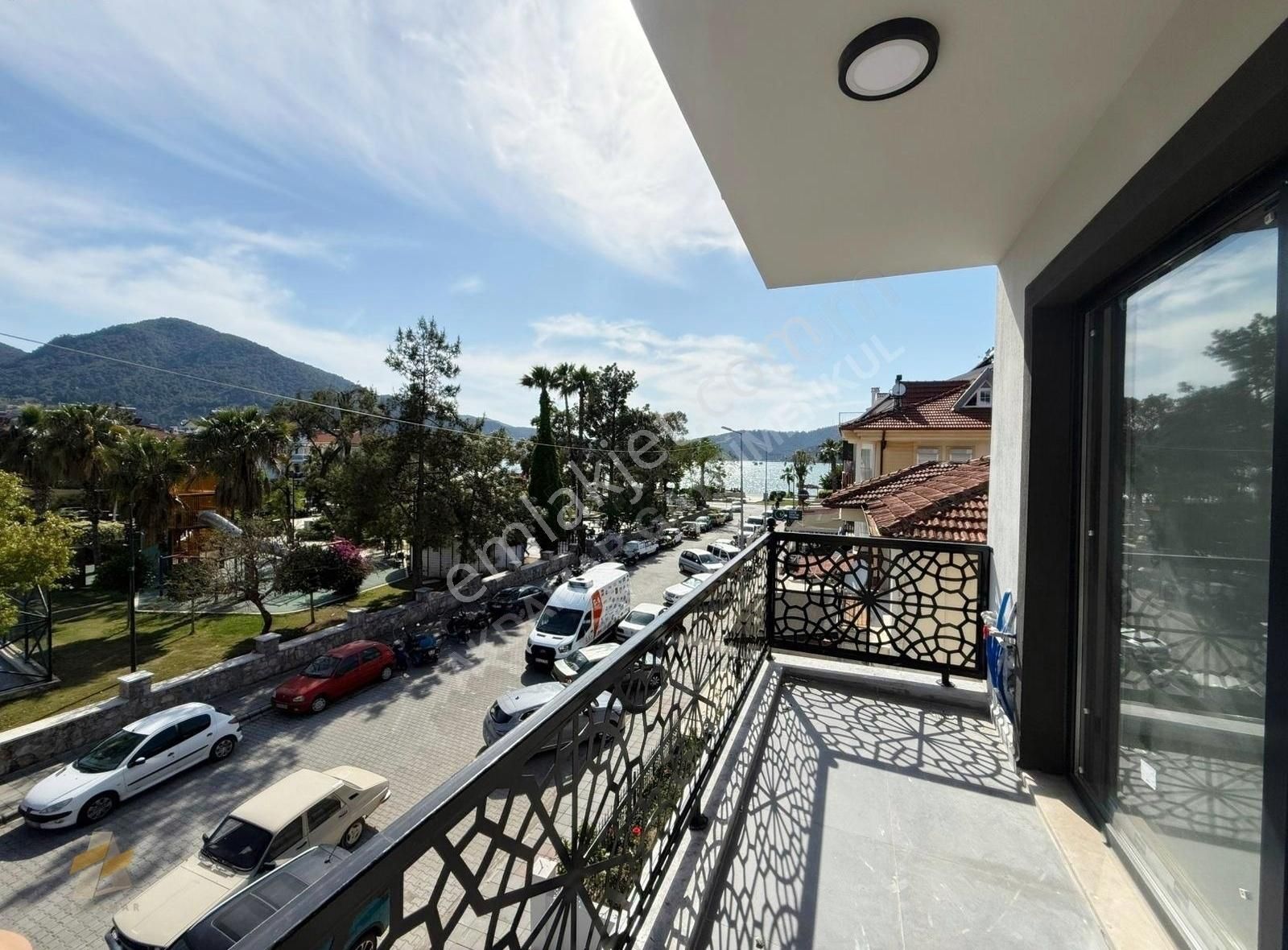 Kordonda Deniz Manzaralı 3+1 Satılık Geniş Daire