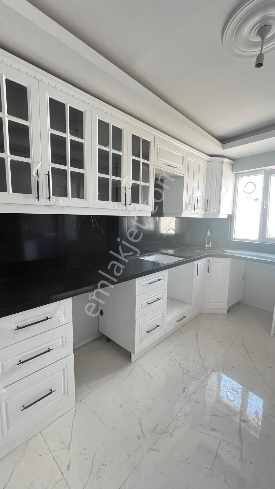 Eşref Dinçer'de Sıfır Ebeveyn Banyolu 2+1 Daire