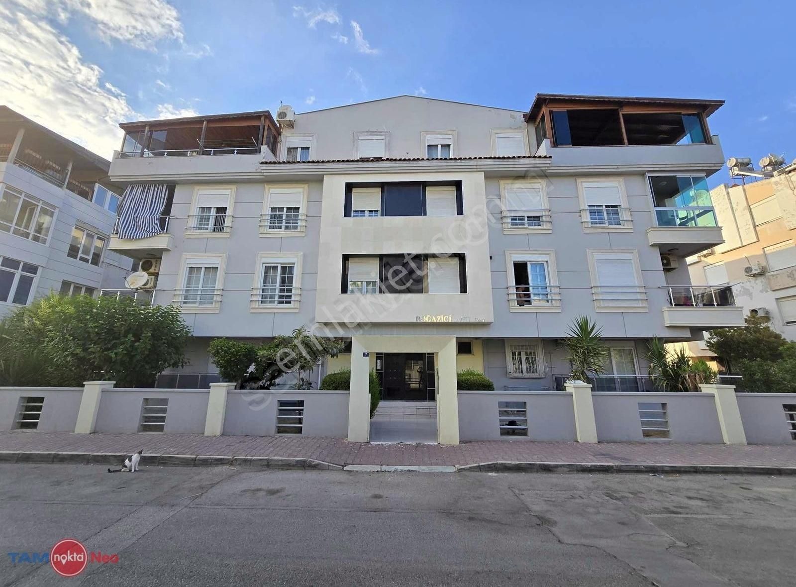 Güzeloba'da Arakat Asansörlü 2+1 Ayrı Mutfak