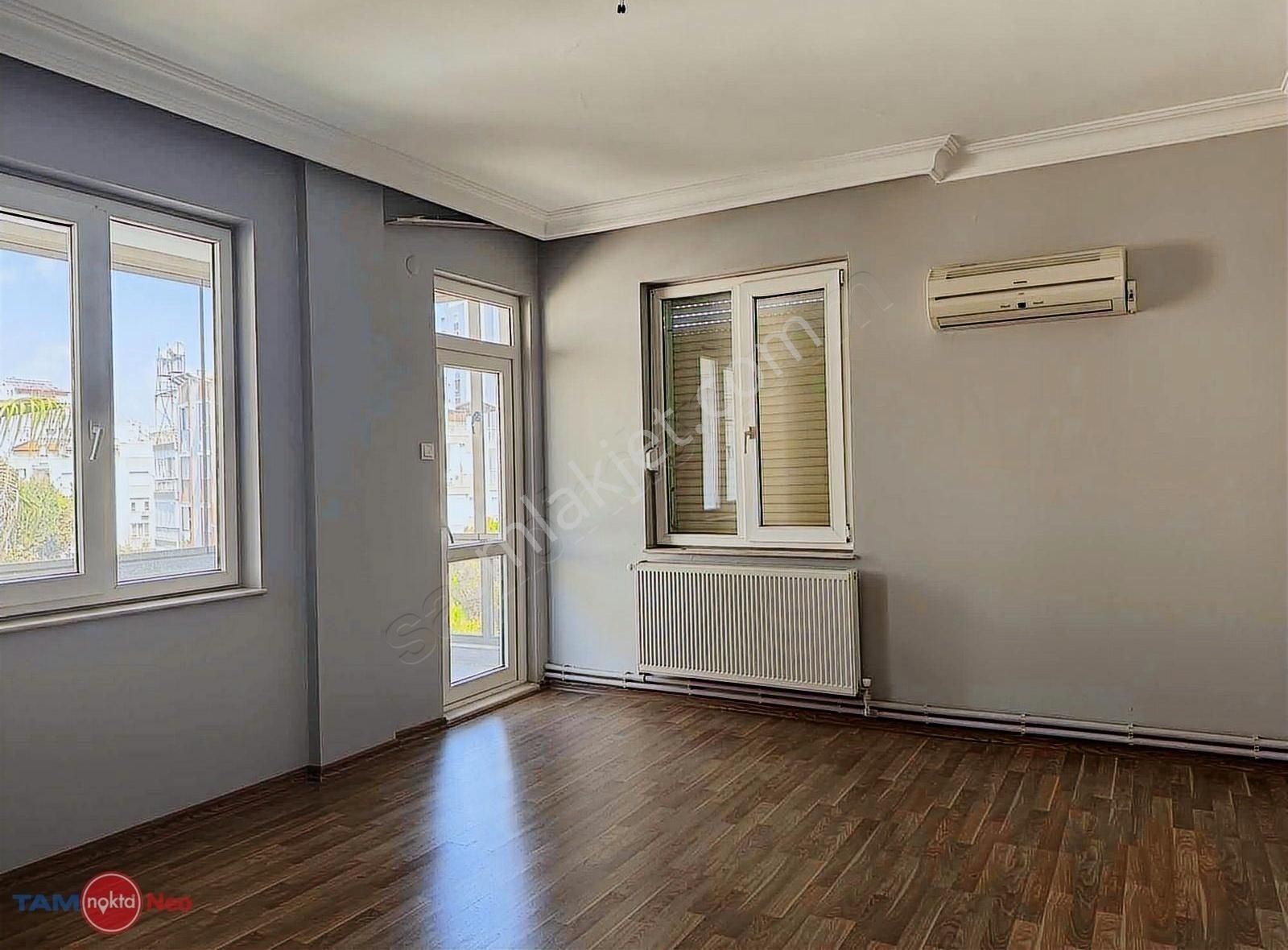 Harika Lokasyonda Yeşilbahçe'de 4+1 Satılık Daire