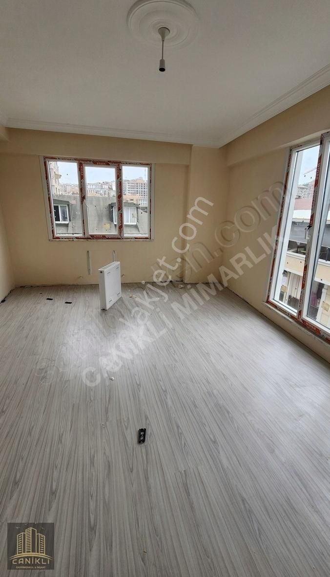 Eyüpsultan Rami Cuma Mah. 3+1 Otoparklı Satılık Daire