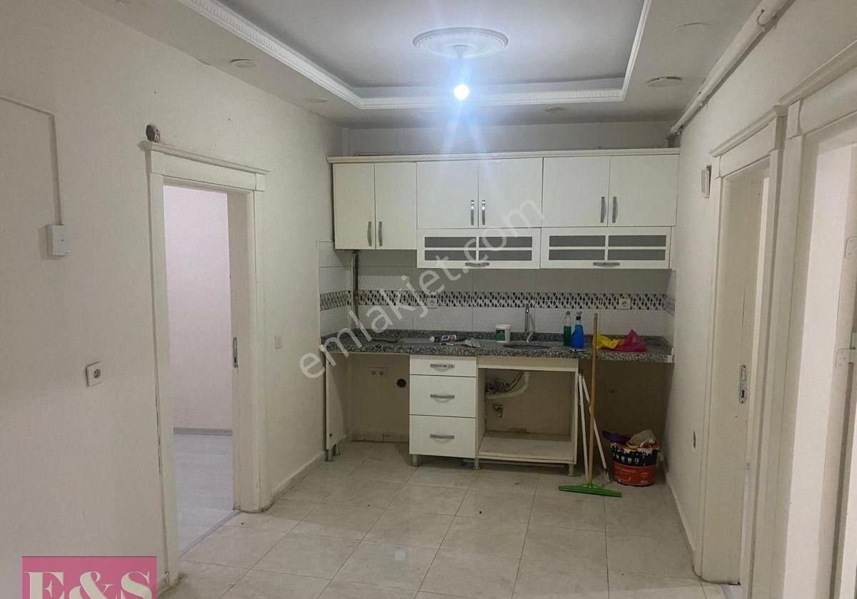 Es Gayrimenkul Yedikulede Eşyasız Kiralık Daire