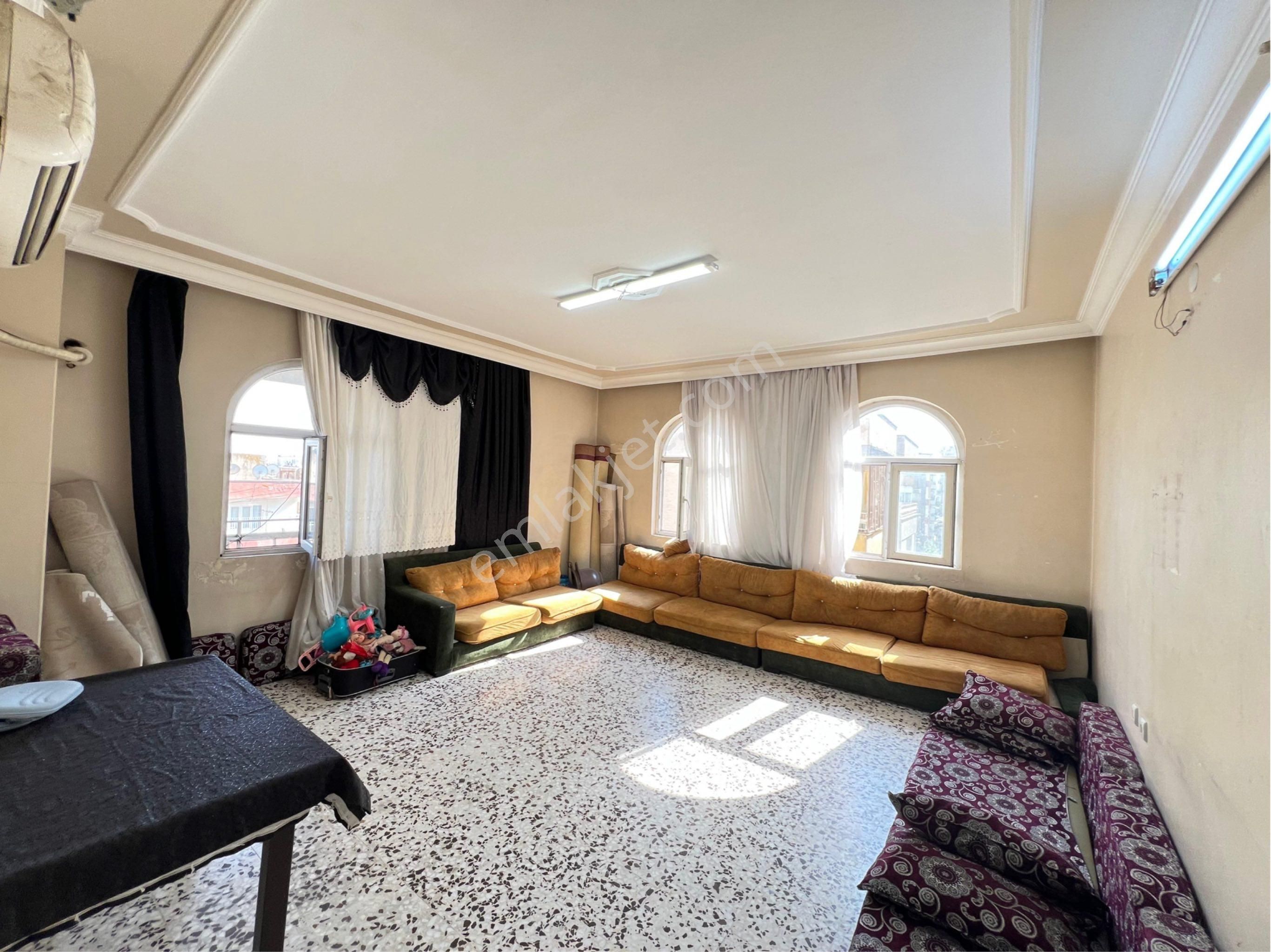 Realty World Mns2 Gayrimenkul Mehmetden Bahçelievler Merkezinde 4odalı Satılık Fırsat Dairesi