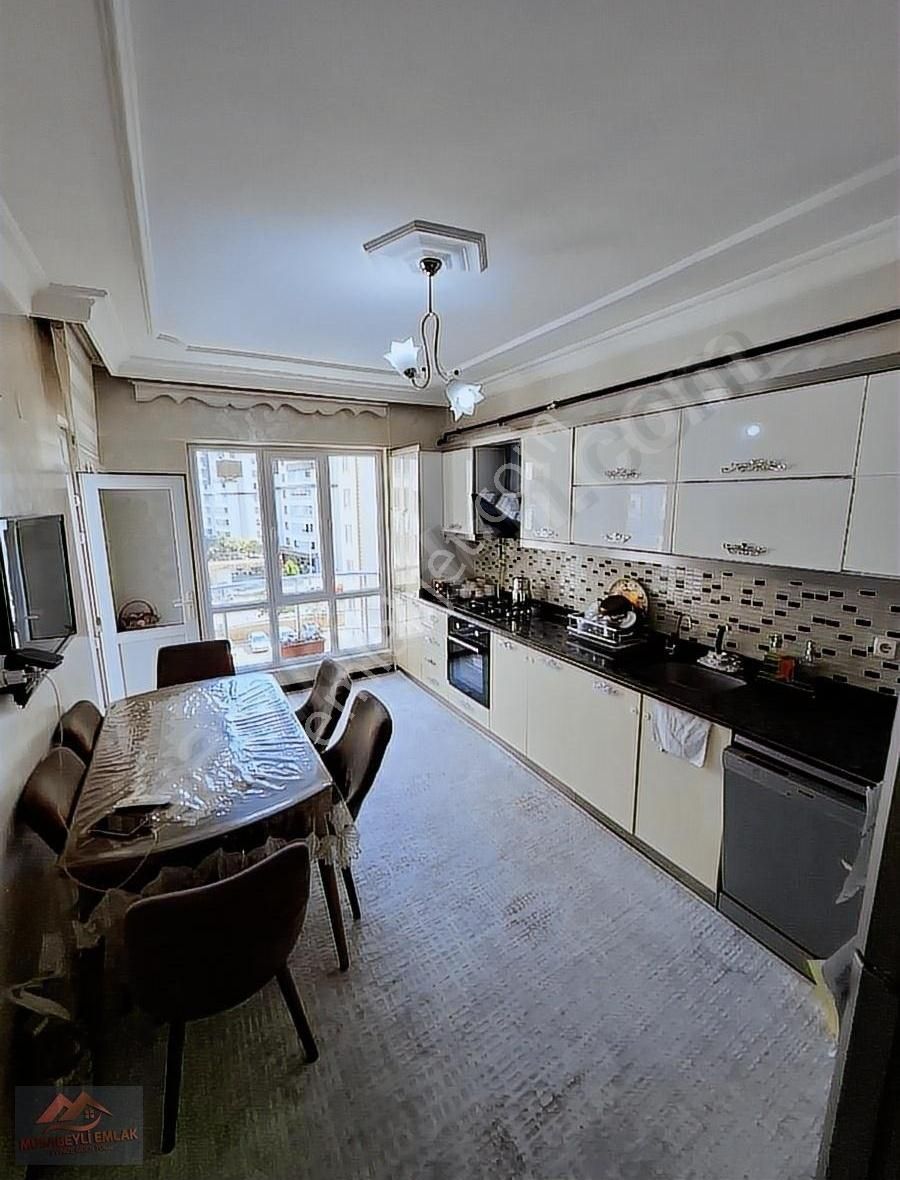Karataş'ın Merkezinde Geniş Site İçi 3+1 Satılık Daire