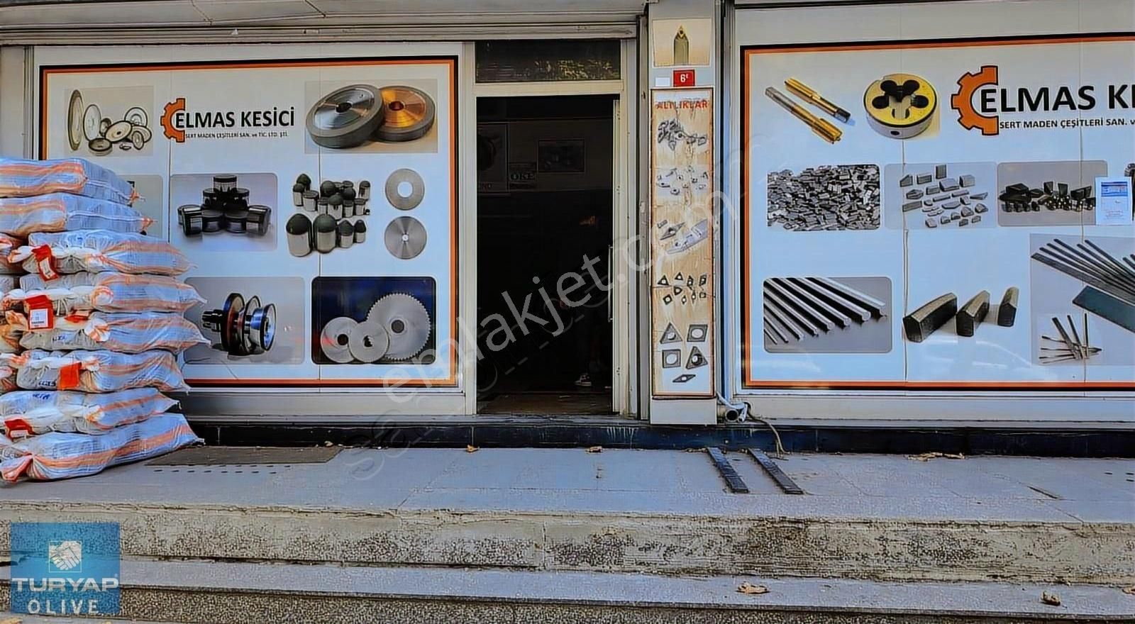 Rami Kışla Cad. Üzerinde Apek Üretmen İş Merkezi Satılık İşyeri