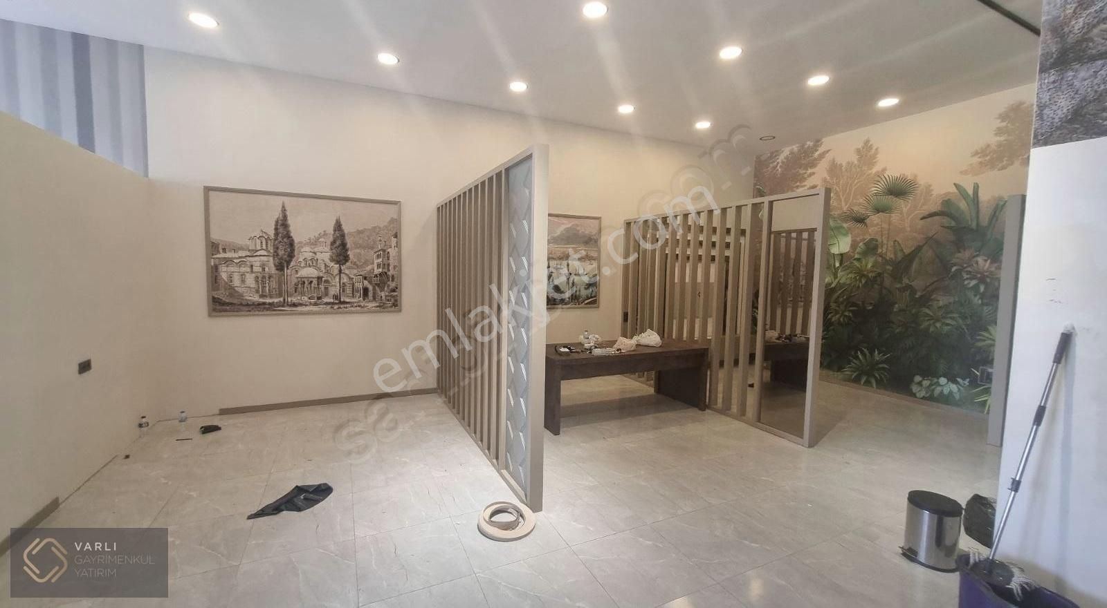 Bursa Nilüfer 23 Nisan Mah. 130 M2 Metroya Yakın Kiralık Dükkan