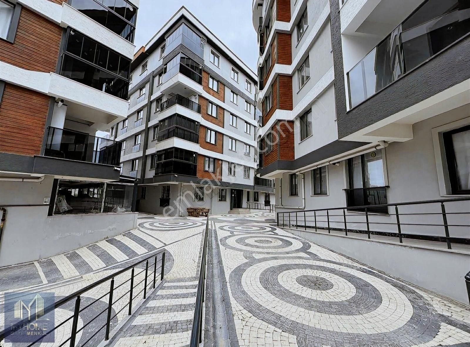 Emlak Konut Girişinde 1+1 Full Eşyalı Kiralık Daire