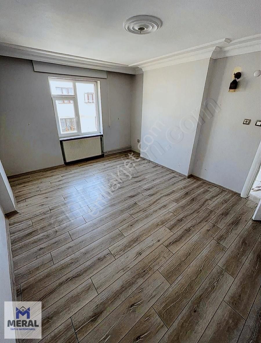 Meral Yapı&gayrimenkulden Sahile Yürüme Mesafede Kiralık 4+1