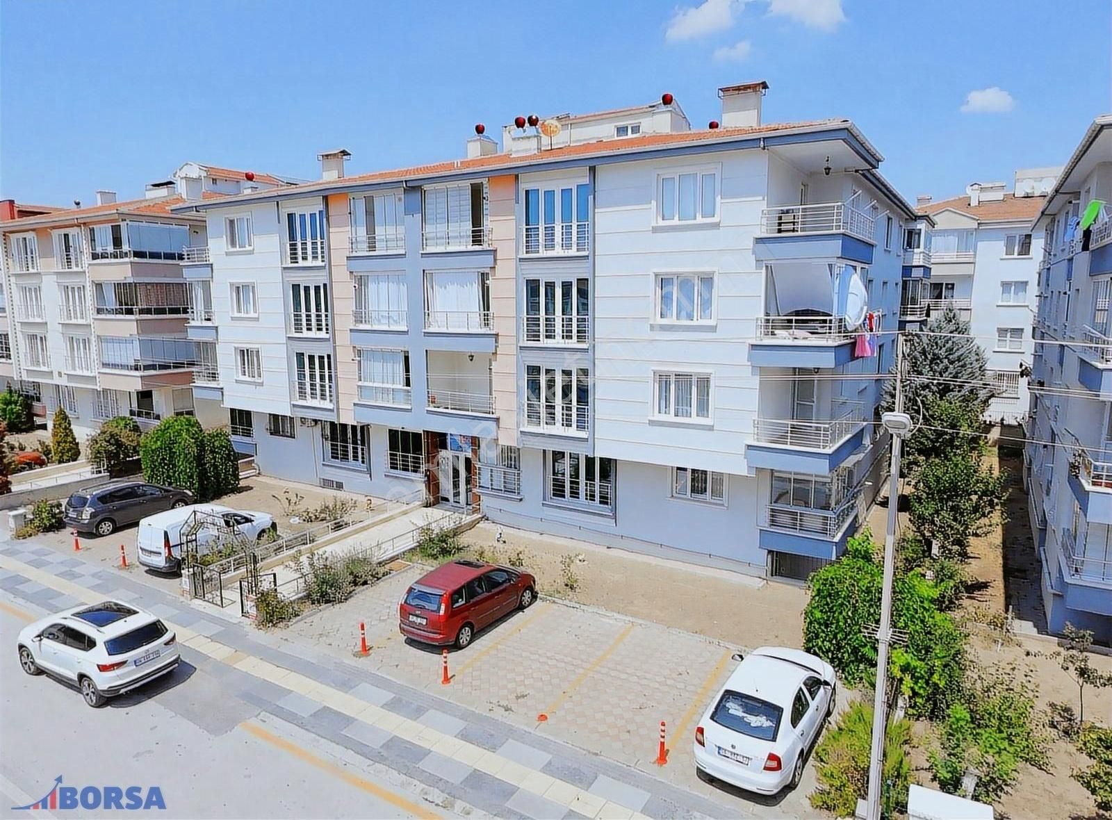 Yeşilova 157 M2 Geniş Ferah Bakımlı 3+1 Asansör Kapalı Otopark