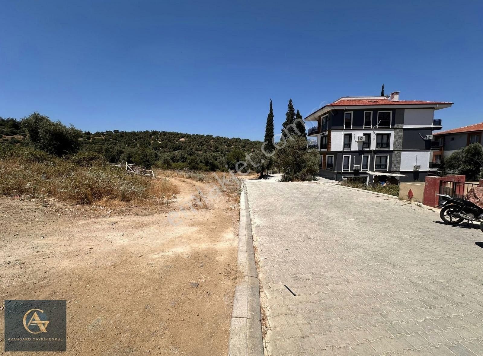 Burgaz Mahallesinde Satılık 500 M2 Arazi