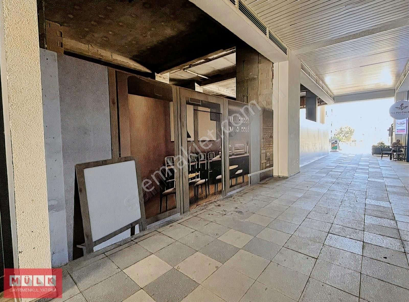 Sancaktepe'de Merkezi Konum'da 340 M2 Kiralık Dükkan
