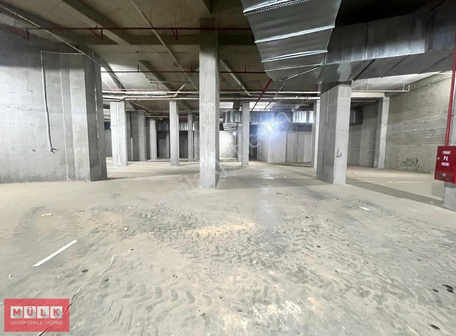 Kiralık | Sancaktepe | Metrolife | 1500m2 | Depo