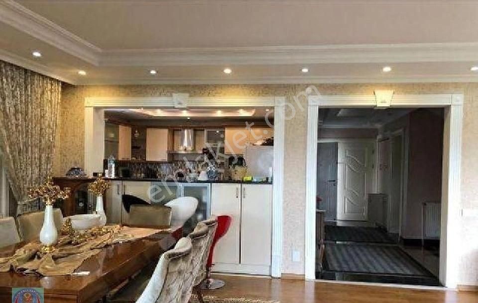 Büyükçekmece Gölü Manzaralı Lüks Tribleks Villa - Görsel 11