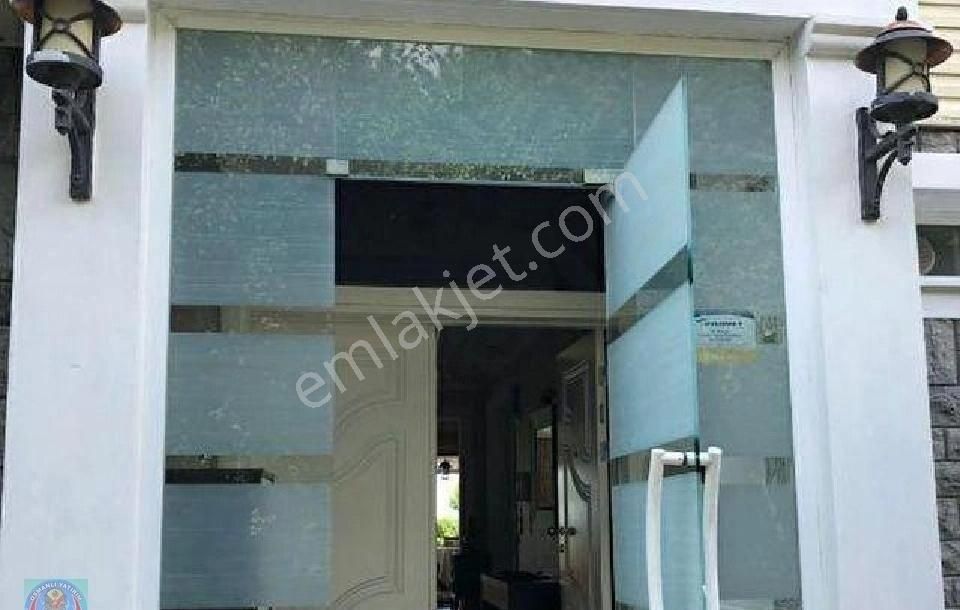 Büyükçekmece Gölü Manzaralı Lüks Tribleks Villa - Görsel 19