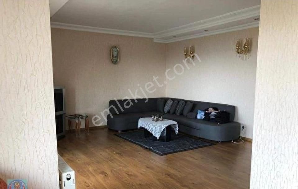 Büyükçekmece Gölü Manzaralı Lüks Tribleks Villa - Görsel 24