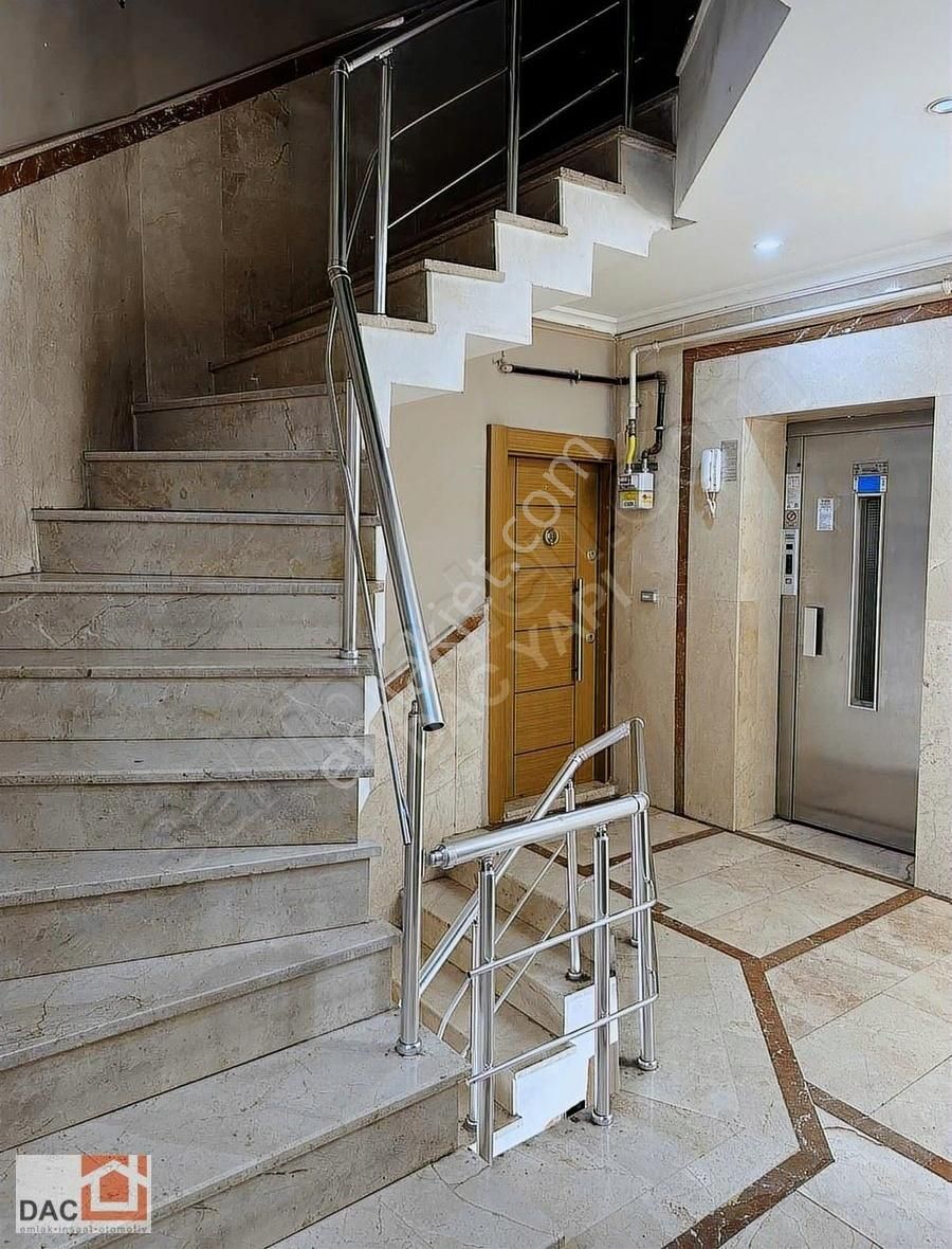 Dac Emlak Ümraniye Çakmak Butik Sitede 2+1 Bahçeli Giriş Daire
