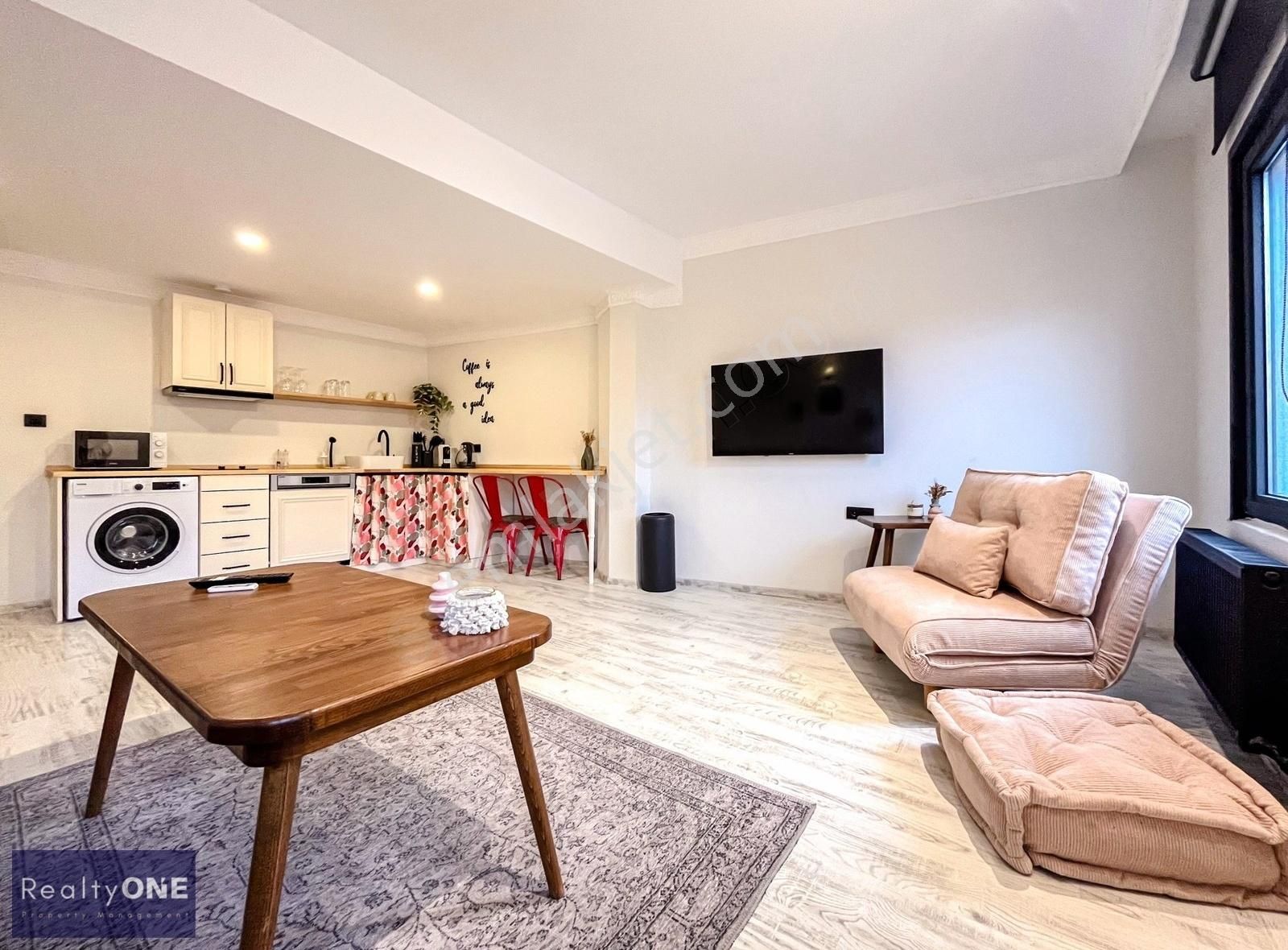 R-one Beyoğlu Tarihi Binada Yenilenmiş Eşyalı Kiralık Daire-eng