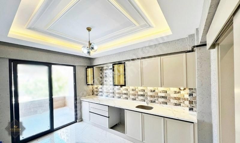 S.içerisinde Cadde Üzerinde Arakat Ultra Lüks 2+1 Daire Fırsatı