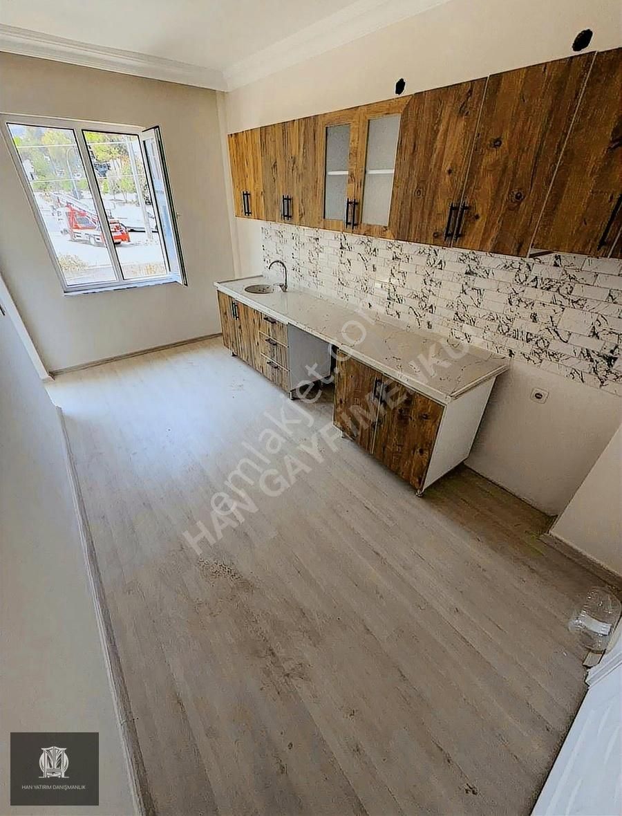 Han'dan Kuzeyyaka'da Cadde Üzeri Full Yapılı Arakat 2+1 Daire