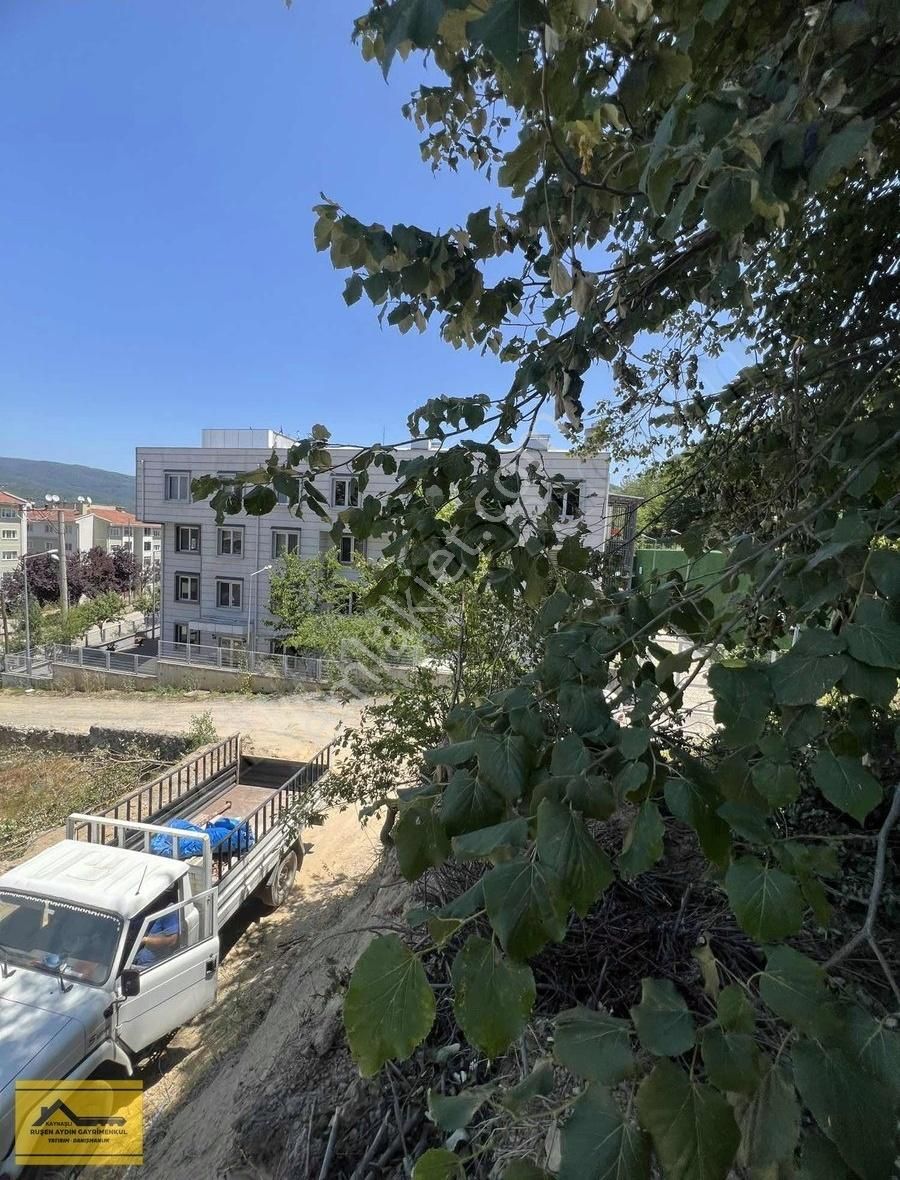 Ruşen Aydın Gayrimenkul'den Kaynaşlı Merkezde Satılık Arsa