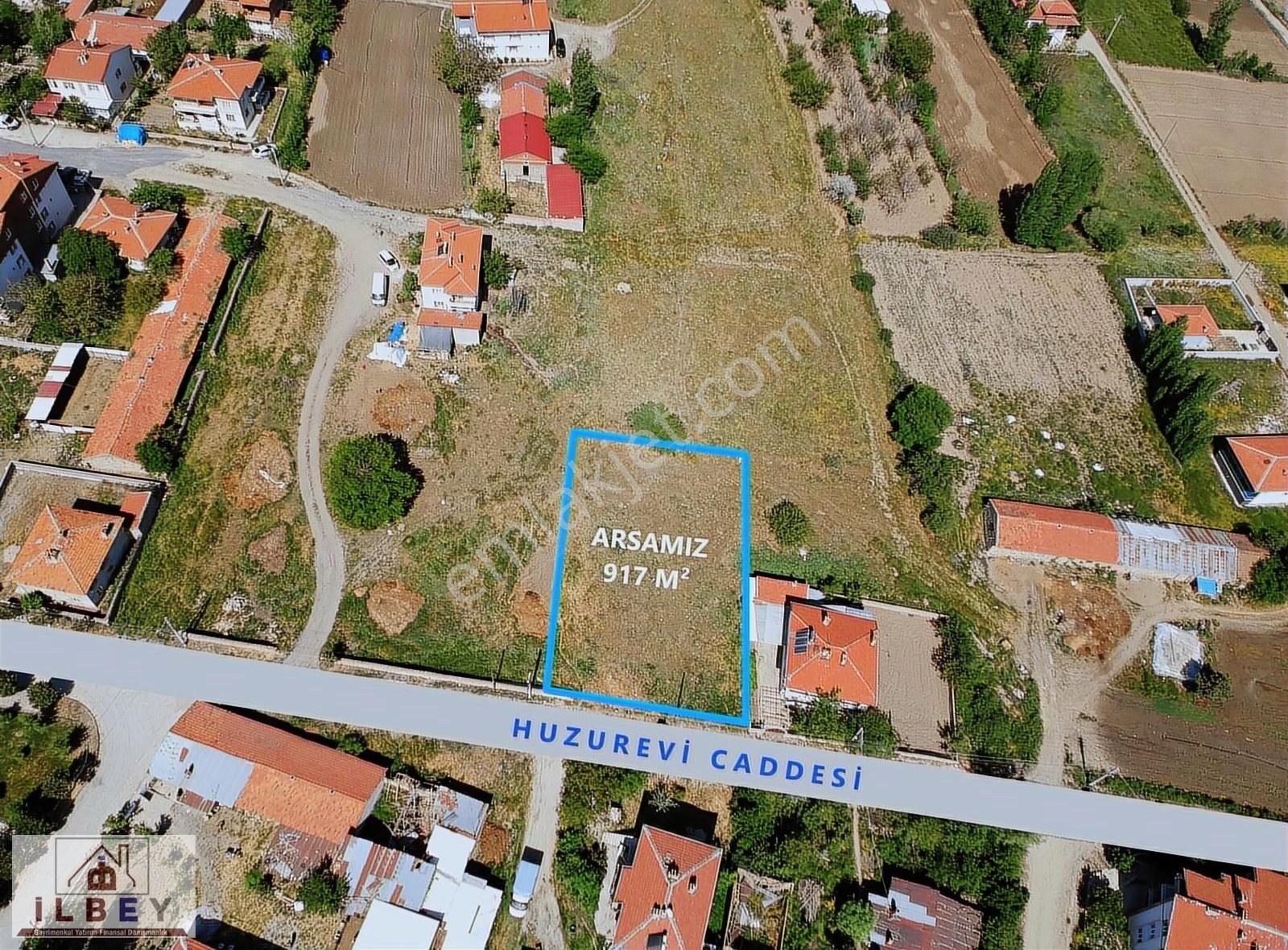 İlbey // Şuhut Merkez "istiklal" Mahallesinde Satılık 917m² Arsa