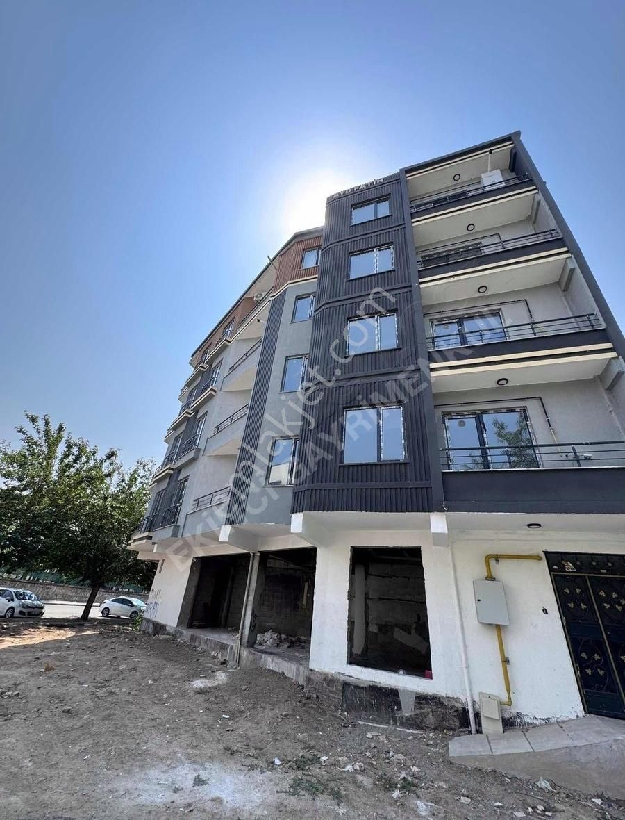 Fatih Lisesi Karşısı Kiralık 1+1 Dayalı Döşeli