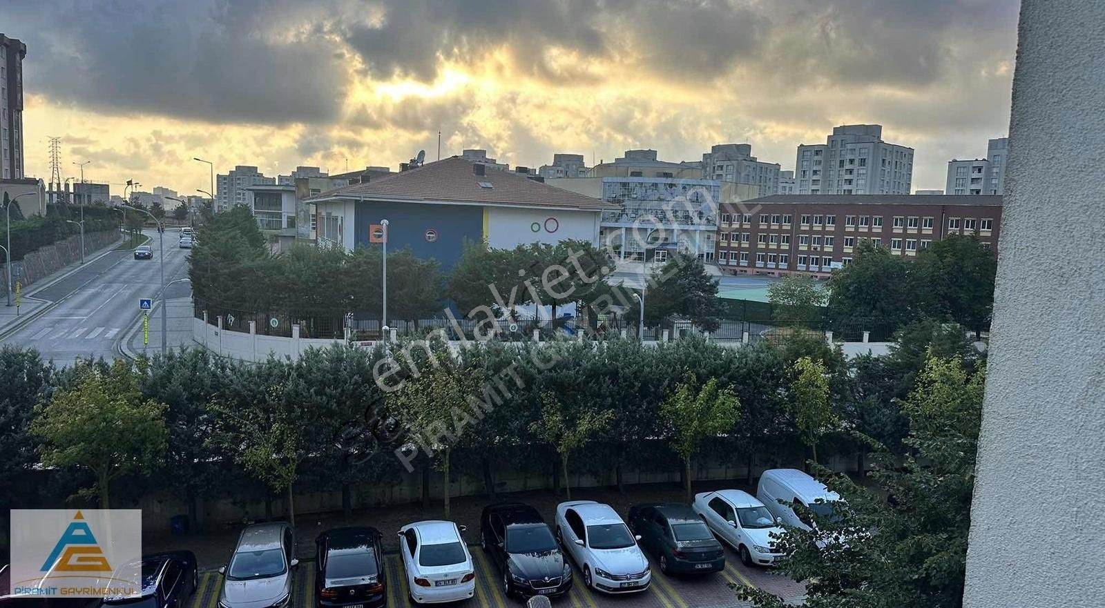 Başakşehir 5.etap Aşiyan Sitesinde Kiralık 135m2 3+1 Daire