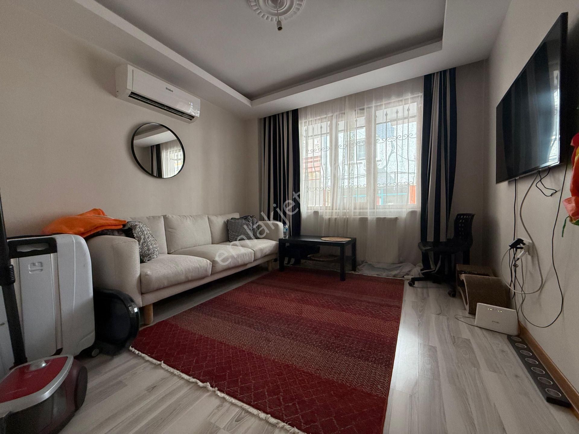Yıldız Dan Metrobüse Çok Yakın Yatırımlık Kredili İskanlı 1+1 Y-giriş Daire