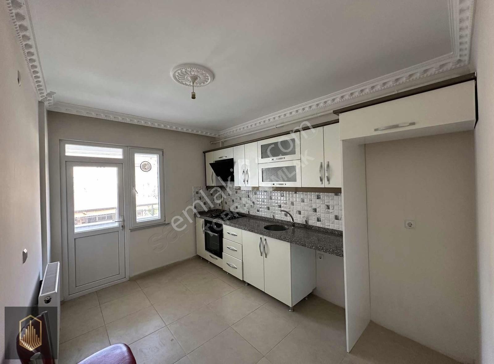 Toprak Gayrimenkul'den Fevzipaşa Mah. 2+1 85m2 Lüks Kiralık Ev