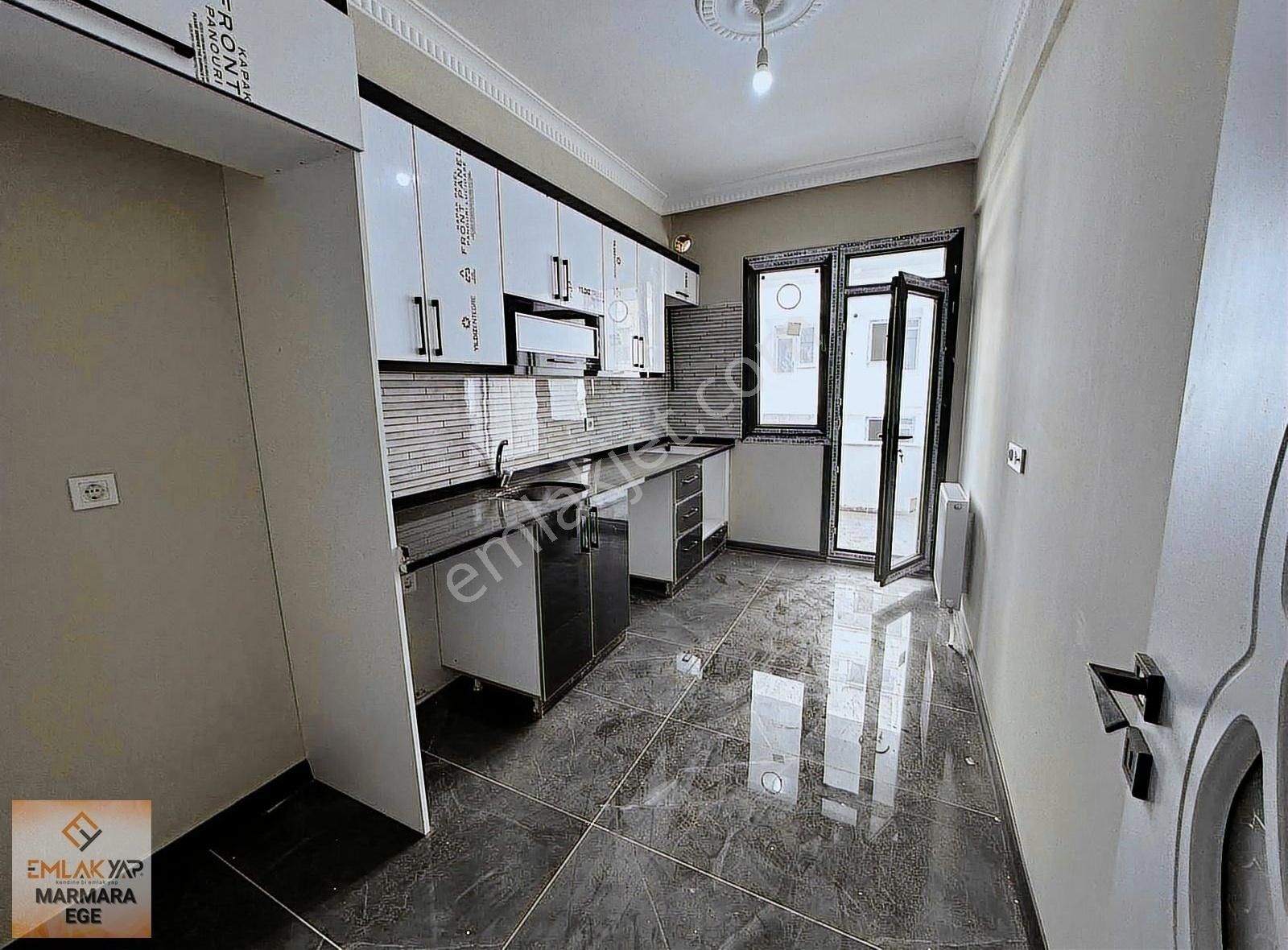 Karlıbayırda Site İçinde Satılık 2+1 Ara Kat Daireler